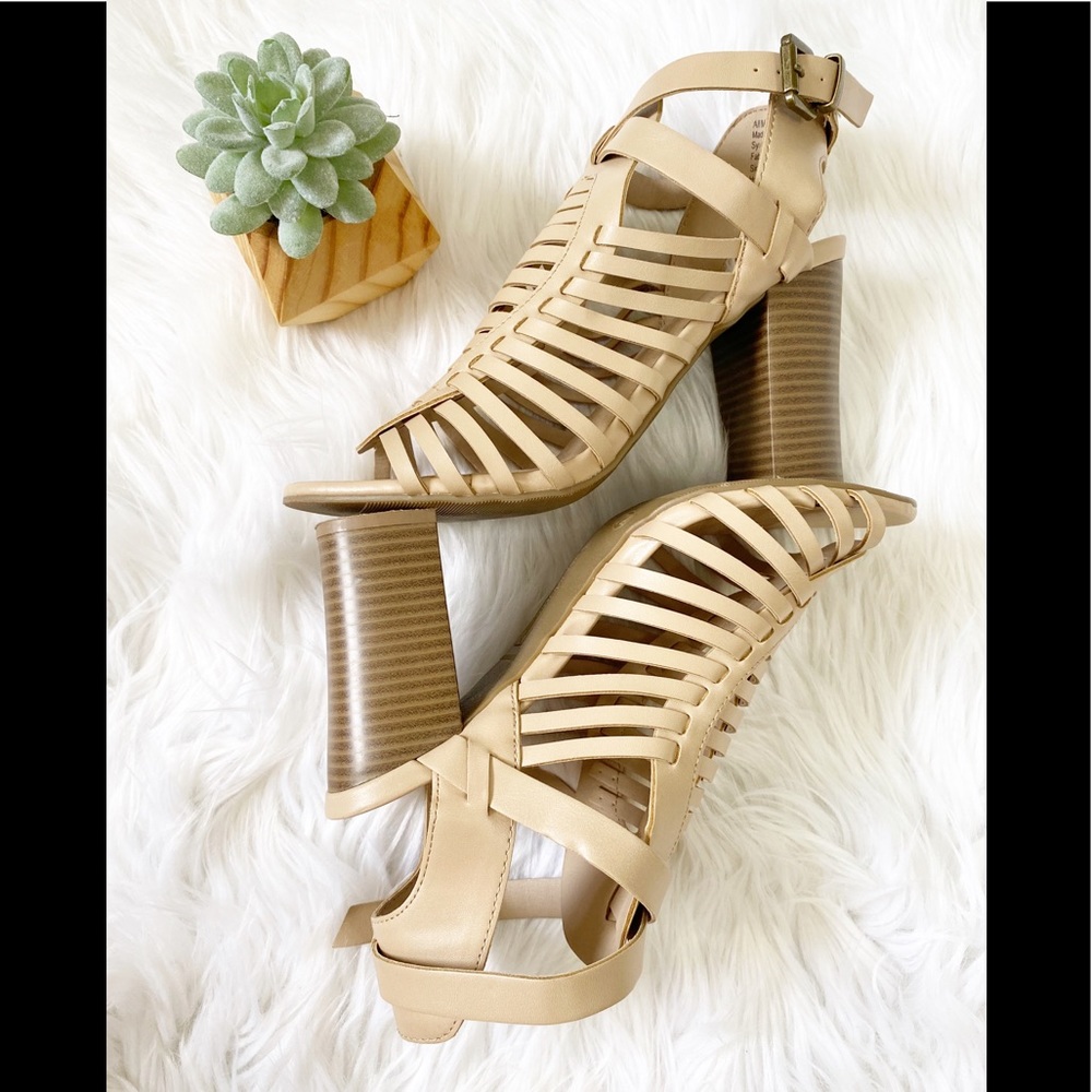 American Eagle Sandals